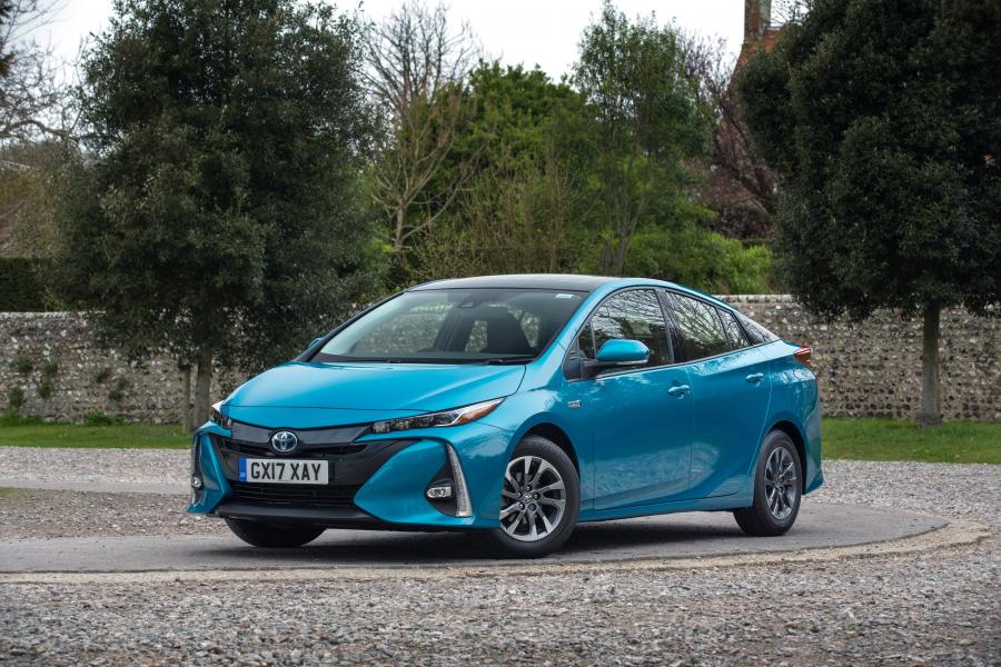  Toyota Prius Plug-in Hybrid 2017 года  (UK) (фото 1 из 28)